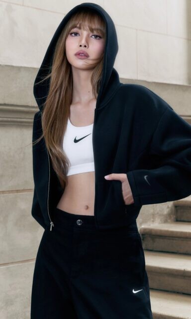 Lisa (BlackPink) ngầm xác nhận đã chia tay bạn trai tài phiệt