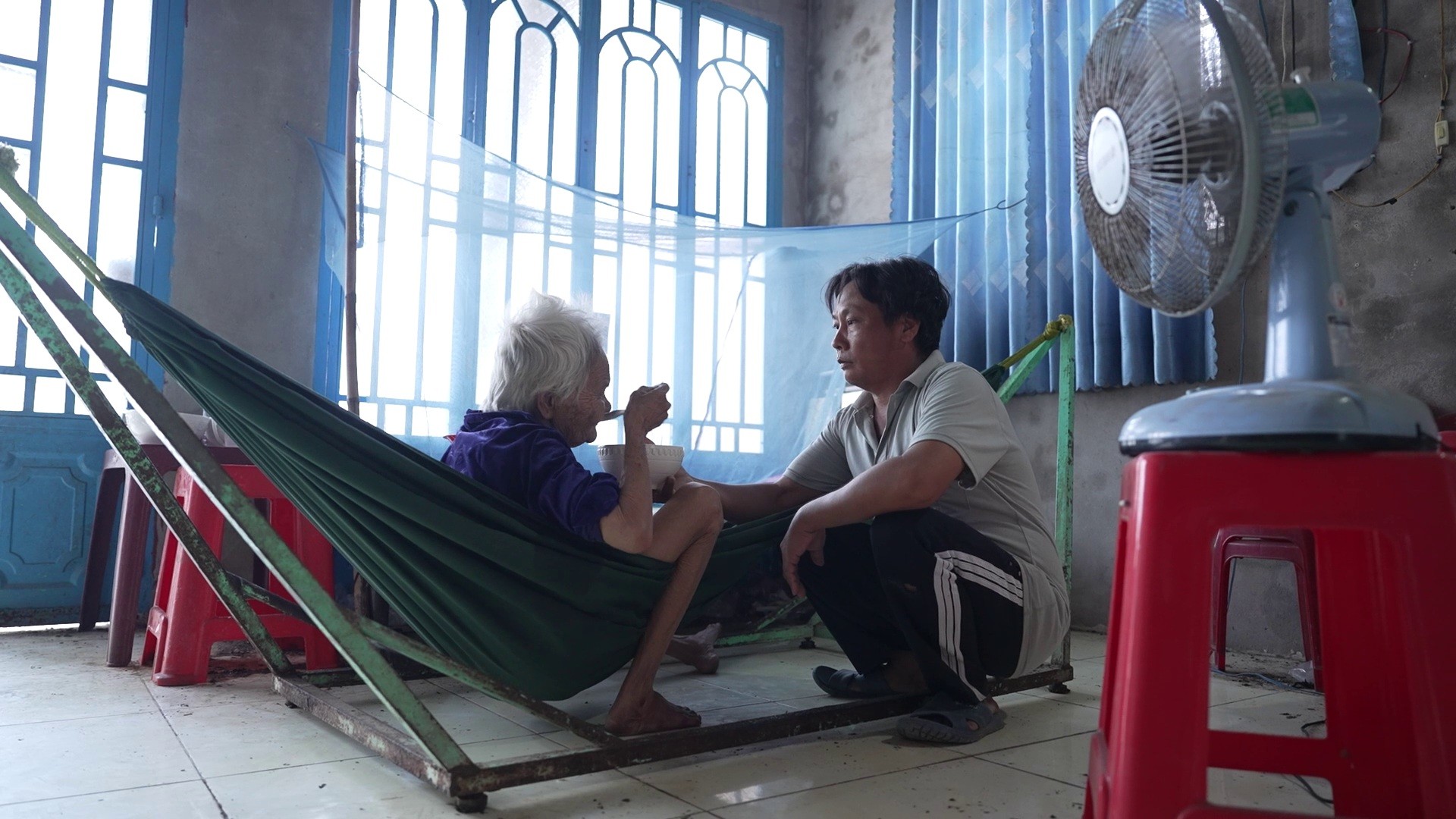 'Mái ấm gia đình Việt': MC Đại Nghĩa, ca sĩ Muộii và diễn viên Đỗ Nhật Hoàng nghẹn lòng trước nghị lực của những hoàn cảnh khó khăn