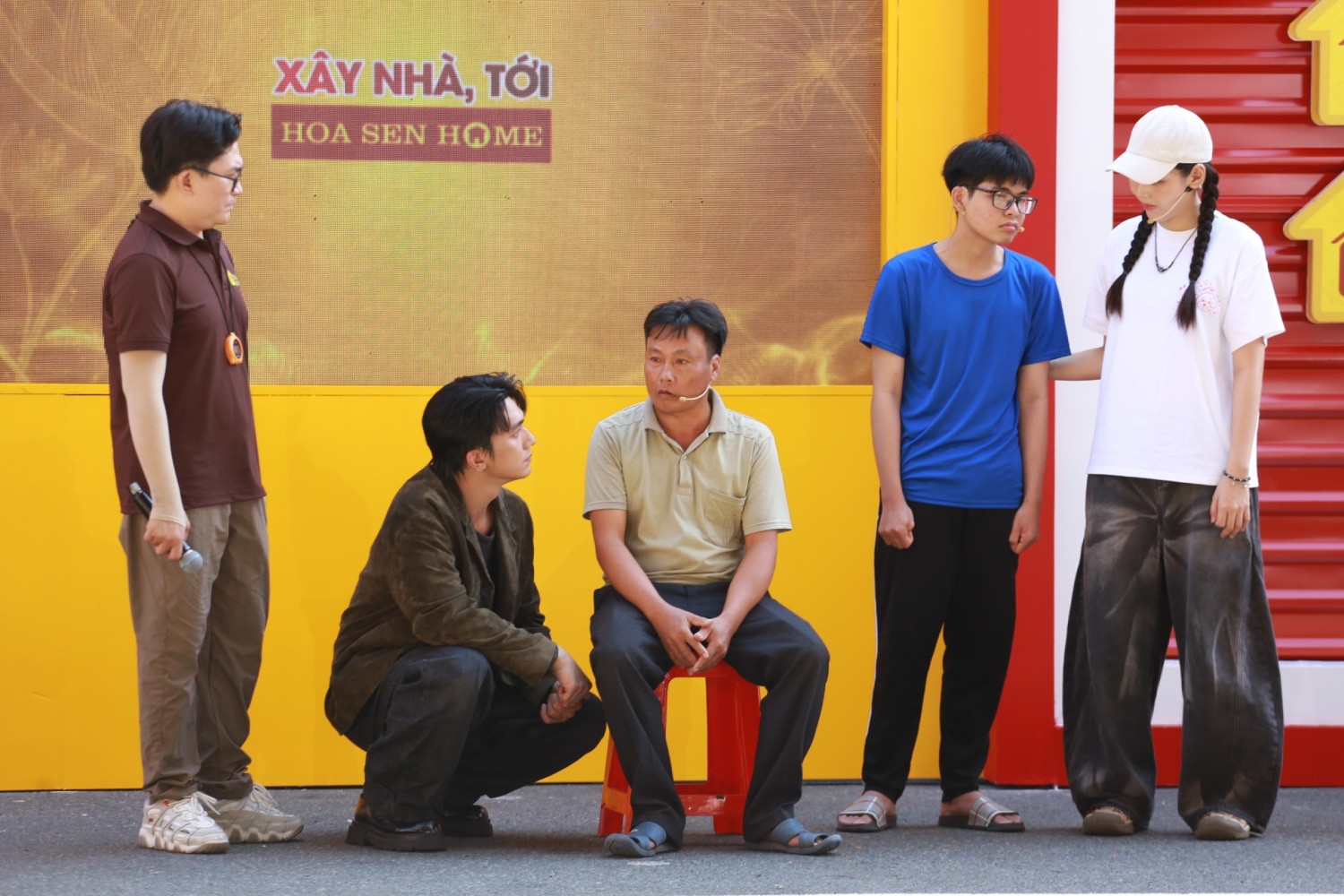 'Mái ấm gia đình Việt': MC Đại Nghĩa, ca sĩ Muộii và diễn viên Đỗ Nhật Hoàng nghẹn lòng trước nghị lực của những hoàn cảnh khó khăn