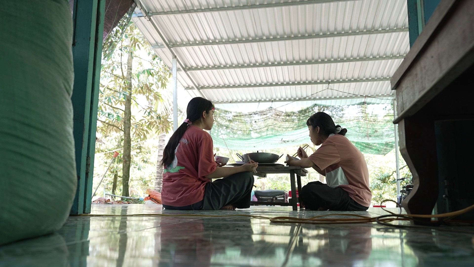 'Mái ấm gia đình Việt': MC Đại Nghĩa, ca sĩ Muộii và diễn viên Đỗ Nhật Hoàng nghẹn lòng trước nghị lực của những hoàn cảnh khó khăn