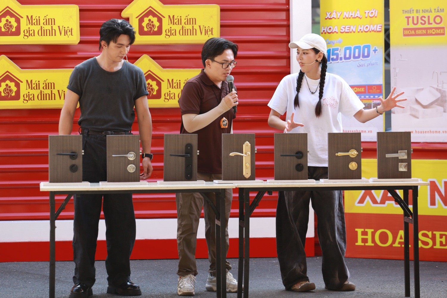 'Mái ấm gia đình Việt': MC Đại Nghĩa, ca sĩ Muộii và diễn viên Đỗ Nhật Hoàng nghẹn lòng trước nghị lực của những hoàn cảnh khó khăn