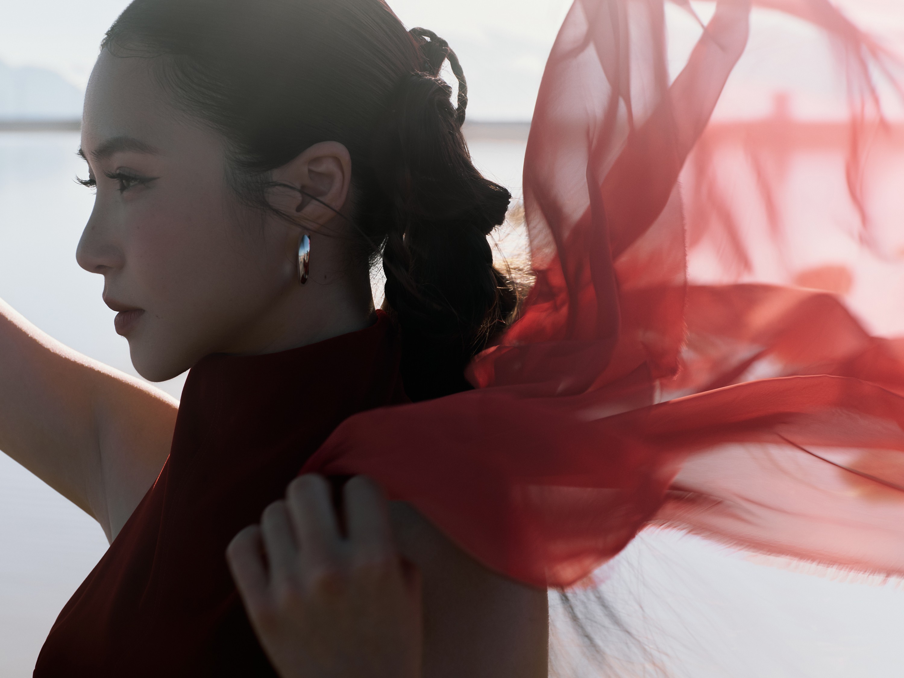 Hương Tràm khiến khán giả bất ngờ với màn 'tất tay' mang tên 'Phao cứu sinh' concert