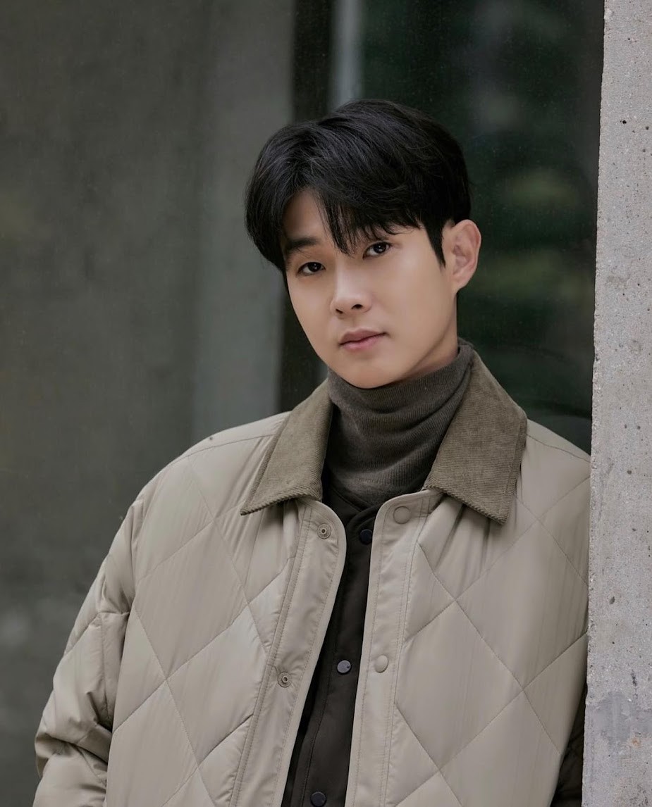 Choi Woo Sik bất ngờ vướng cáo buộc phân biệt chủng tộc