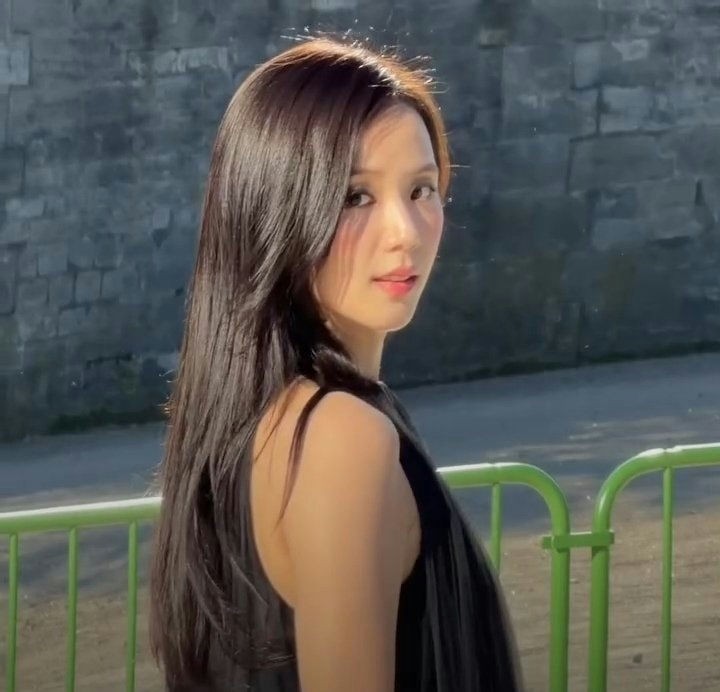 Jisoo (BlackPink) là nghệ sĩ đẹp nhất K-Pop