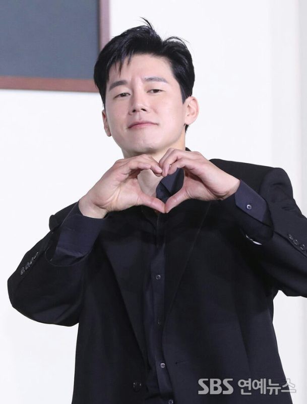 Loạt sao Hàn từng từ chối vai diễn trong các bom tấn lớn: Kim Nam Gil. Won Bin và nhiều người khác