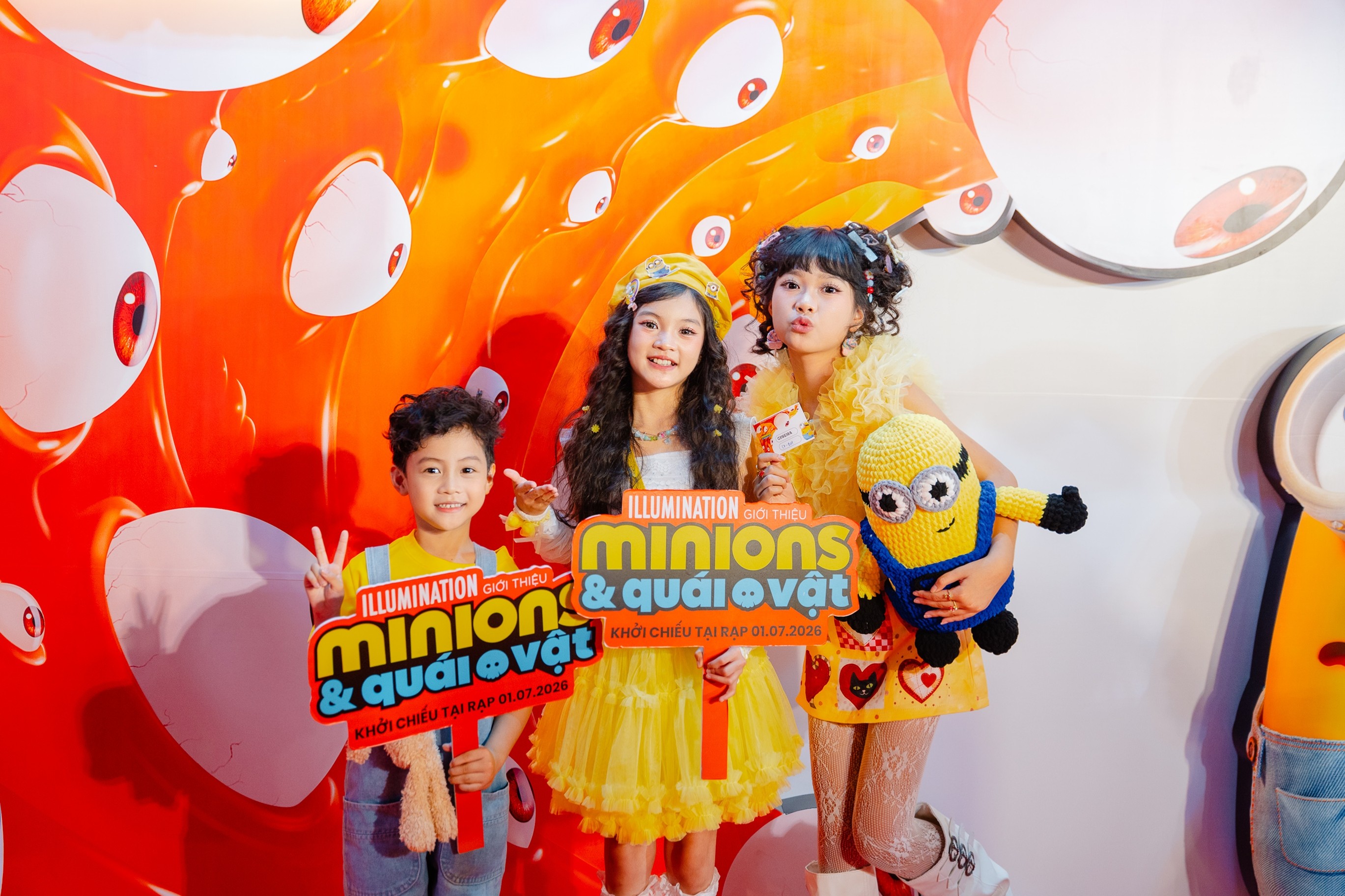 'Minions & Quái vật' lập kỷ lục Top 1 doanh thu suất chiếu đặc biệt: Quốc Anh, Trần Ngọc Vàng gây náo loạn vì visual quá đỉnh