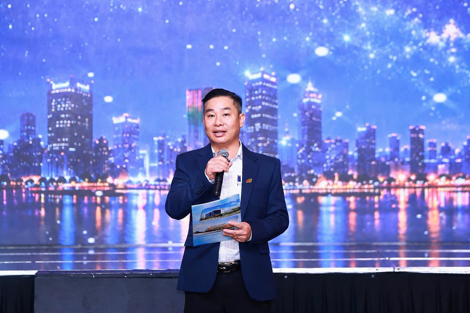 NSND Trịnh Kim Chi, Hiền Mai, Nguyên Vũ, Mai Thu Huyền, Băng Châu cùng nhau 'ngồi ghế nóng' 'Hoa hậu thế giới doanh nhân Việt Nam 2026'