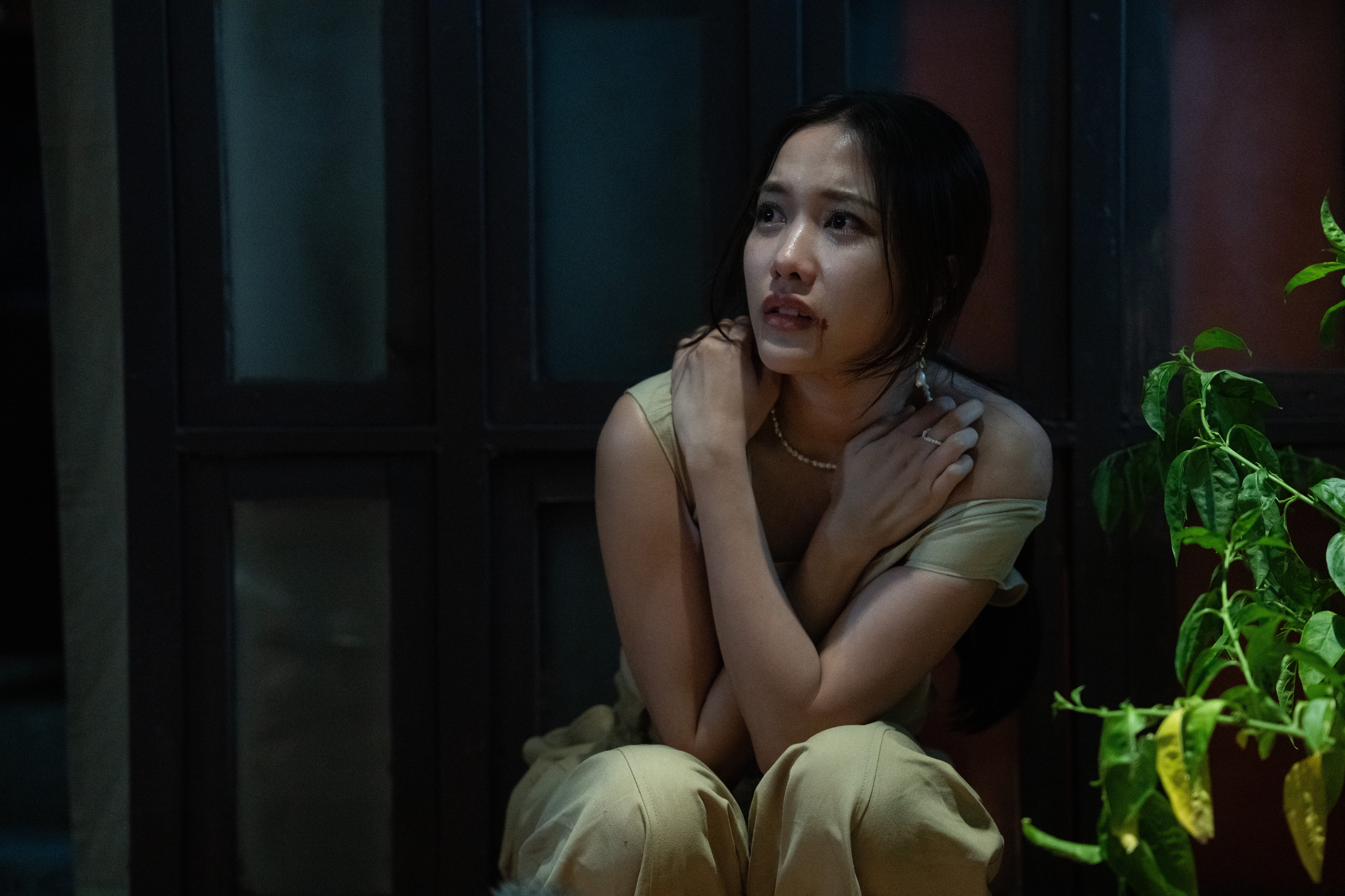 'Ma nữ oán tình' gây sốc với chuyện tình 4 người đầy điên loạn