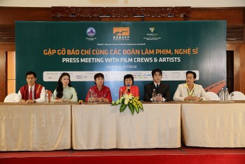 Giao lưu đoàn làm phim, nghệ sĩ với báo chí: Câu chuyện được kể phía sau màn ảnh