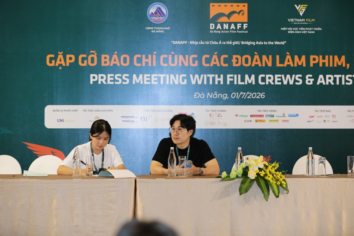 Giao lưu đoàn làm phim, nghệ sĩ với báo chí: Câu chuyện được kể phía sau màn ảnh