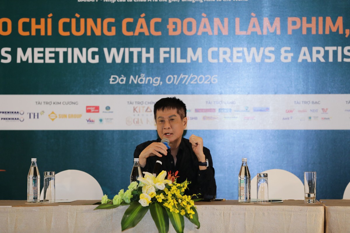 Giao lưu đoàn làm phim, nghệ sĩ với báo chí: Câu chuyện được kể phía sau màn ảnh
