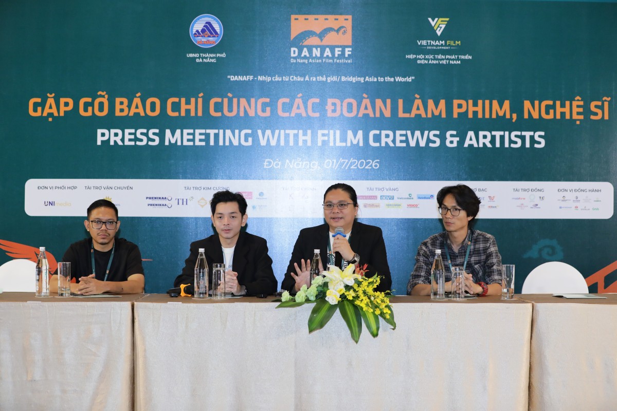 Giao lưu đoàn làm phim, nghệ sĩ với báo chí: Câu chuyện được kể phía sau màn ảnh
