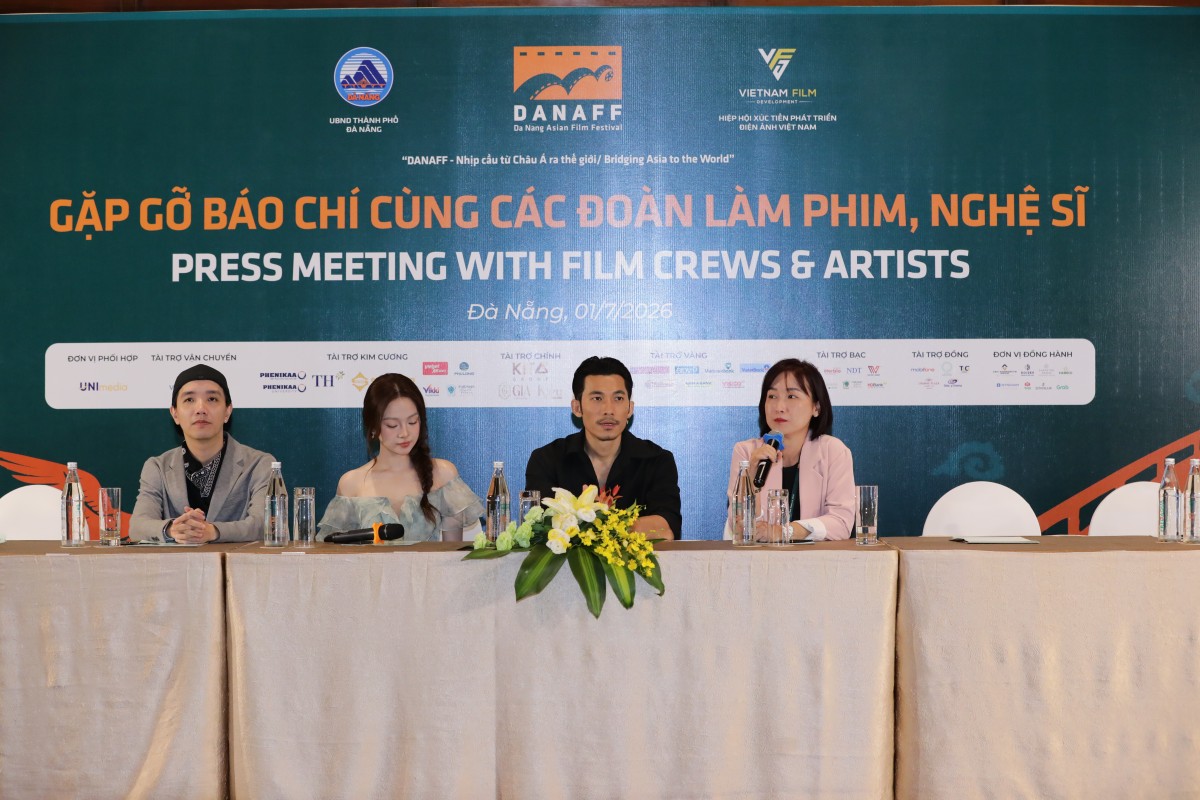 Giao lưu đoàn làm phim, nghệ sĩ với báo chí: Câu chuyện được kể phía sau màn ảnh