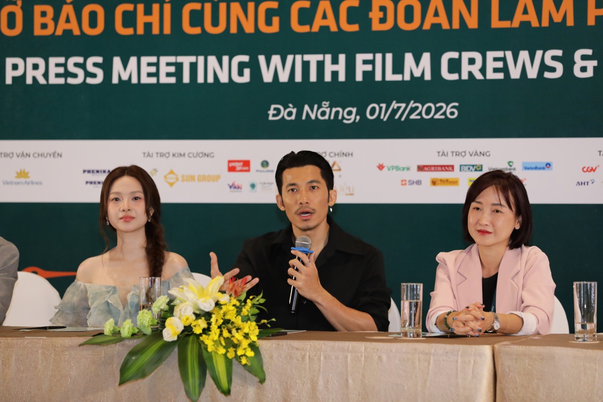 Giao lưu đoàn làm phim, nghệ sĩ với báo chí: Câu chuyện được kể phía sau màn ảnh
