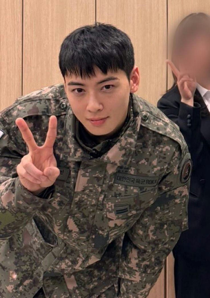 Hậu scandal trốn thuế, Cha Eun Woo bất ngờ trở thành tín đồ sùng đạo
