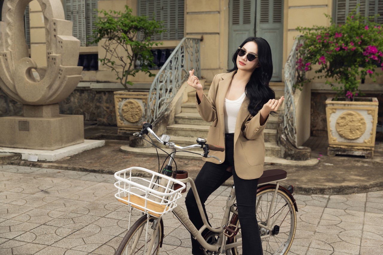 Hơn 50 người nổi tiếng lần lượt xuất hiện trong MV 'Thành phố tuyệt vời'