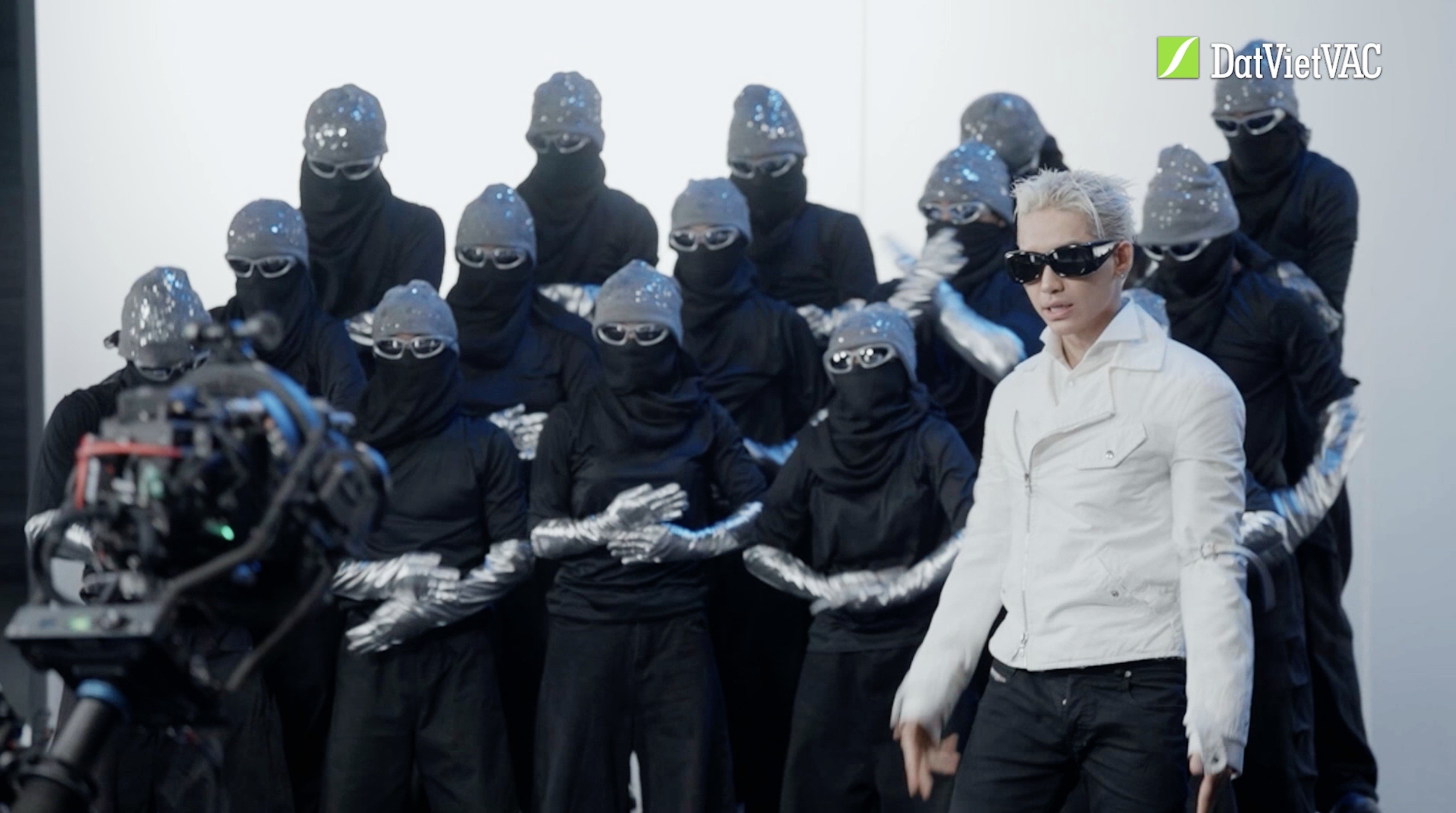 Đạo diễn Lâm Đạo Đạo cầm trịch MV Theme Song của 'Tinh hà 'Say Hi'