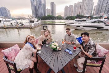 Duy Khánh, Jun Phạm ôm chầm Thiên Minh khi bất ngờ gặp ở 'Wow Ho Chi Minh City'