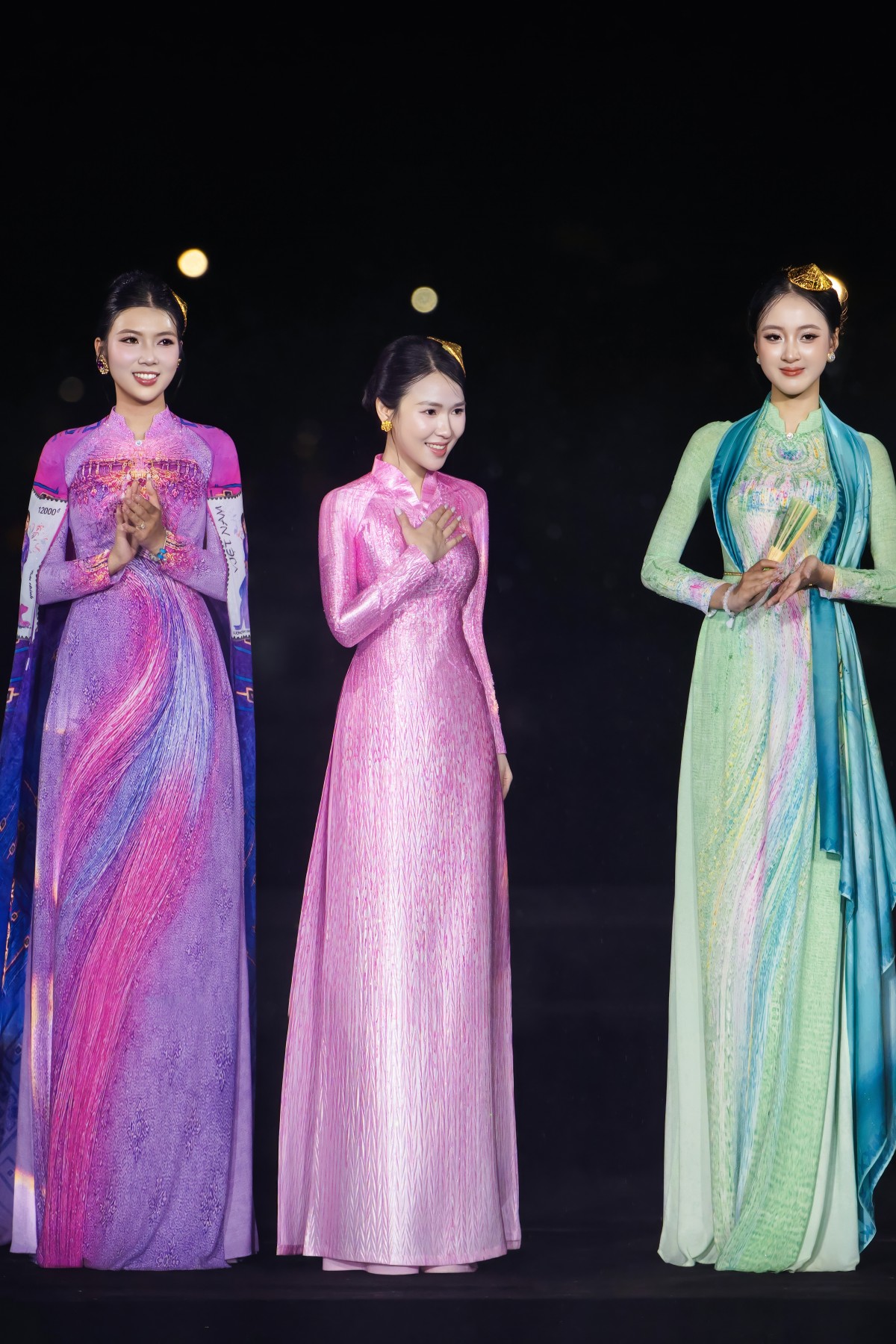 NTK Hồng Nhung làm mới di sản TP. Hồ Chí Minh 'chạm' vào Cố đô qua BST 'Dáng ngọc bên sông'