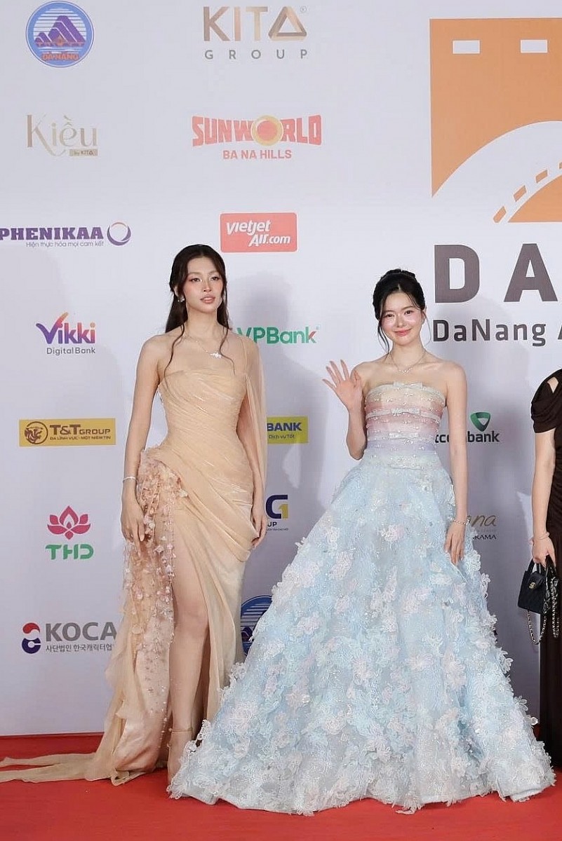 Thảm đỏ bế mạc DANAFF IV bừng sáng với dàn sao châu Á, khép lại mùa liên hoan phim giàu dấu ấn