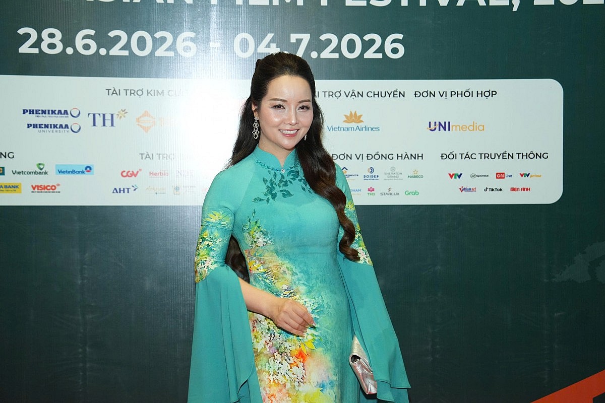 Thảm đỏ bế mạc DANAFF IV bừng sáng với dàn sao châu Á, khép lại mùa liên hoan phim giàu dấu ấn