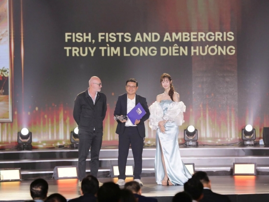 'Truy tìm Long Diên Hương' lập cú đúp tại DANAFF IV, nhà sản xuất Võ Thanh Hòa chia sẻ khi nhận giải