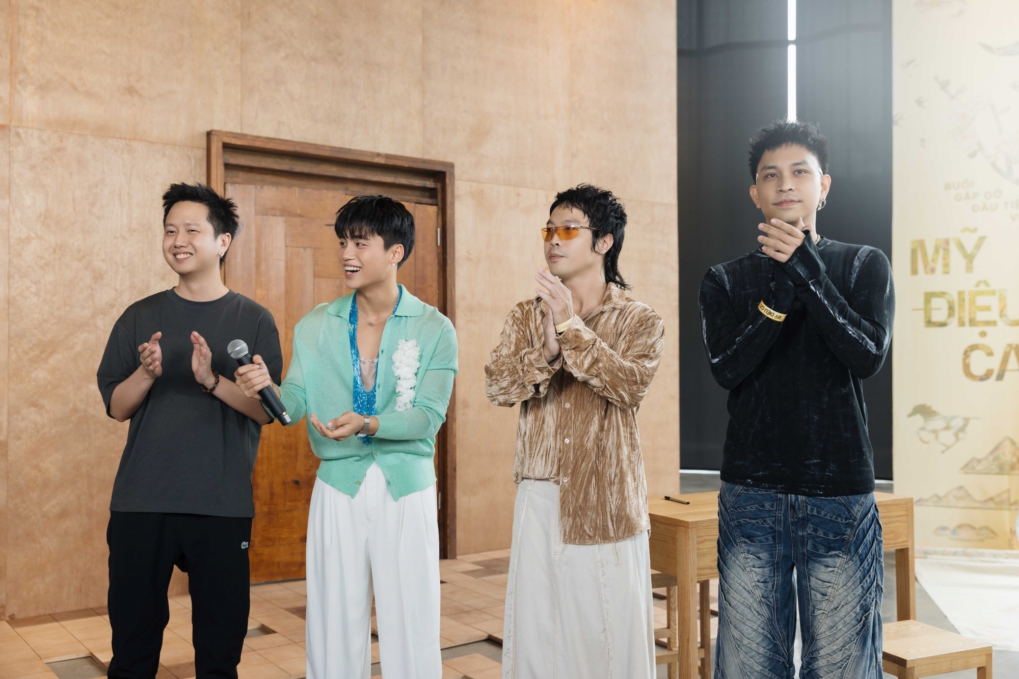 Buổi nghe nhạc có concept siêu lạ đầu tiên với 'Mỹ Điệu Ca', Mono mở cửa thế giới album thứ hai
