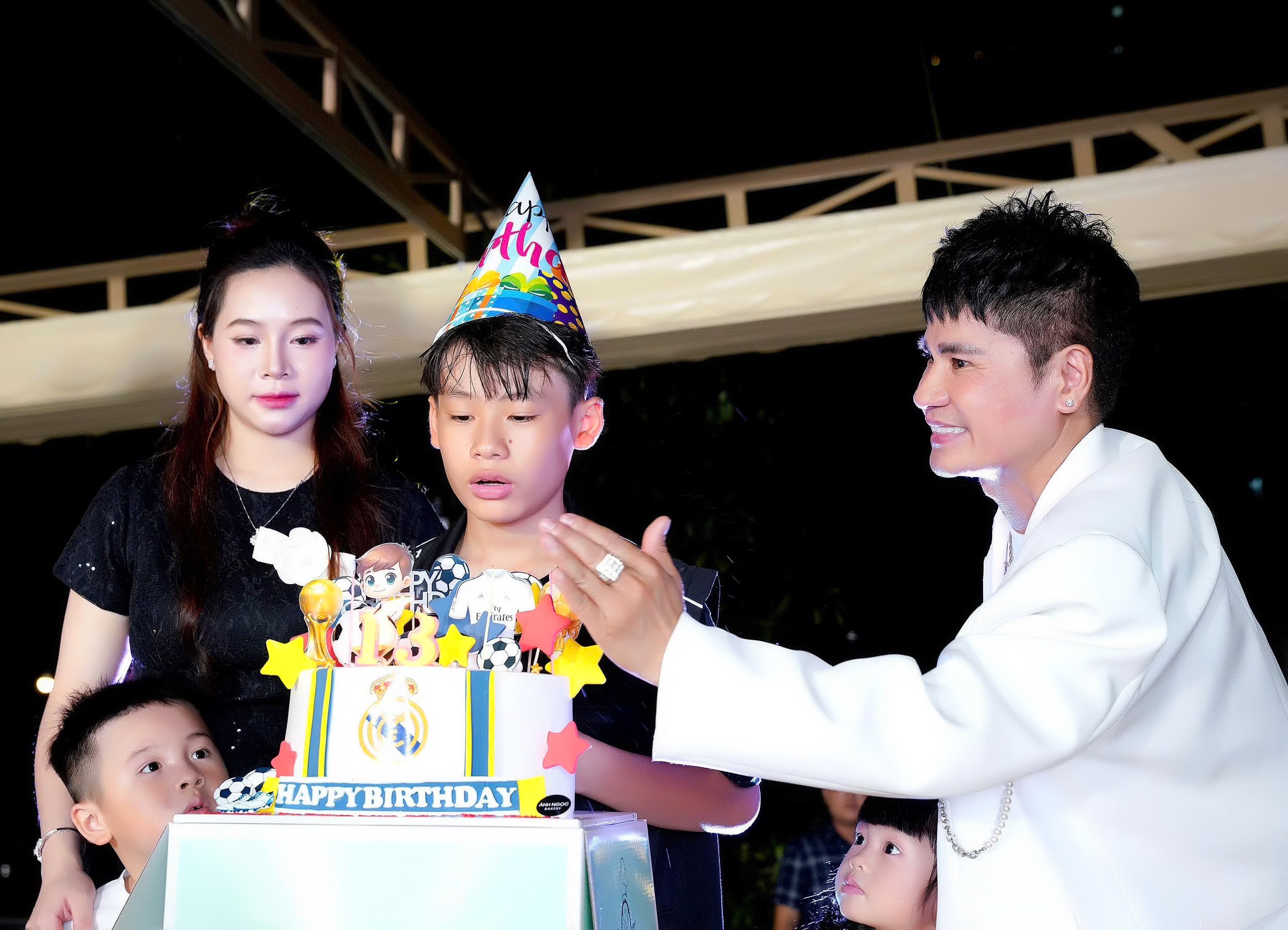 Lê Thùy Uyên - vợ ca sĩ Lương Gia Huy hạnh phúc bên chồng con sau 6 năm