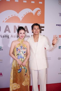 'Nữ hoàng Wushu' Thúy Hiền nền nã trong tà áo dài cách điệu trên thảm đỏ DANAFF IV