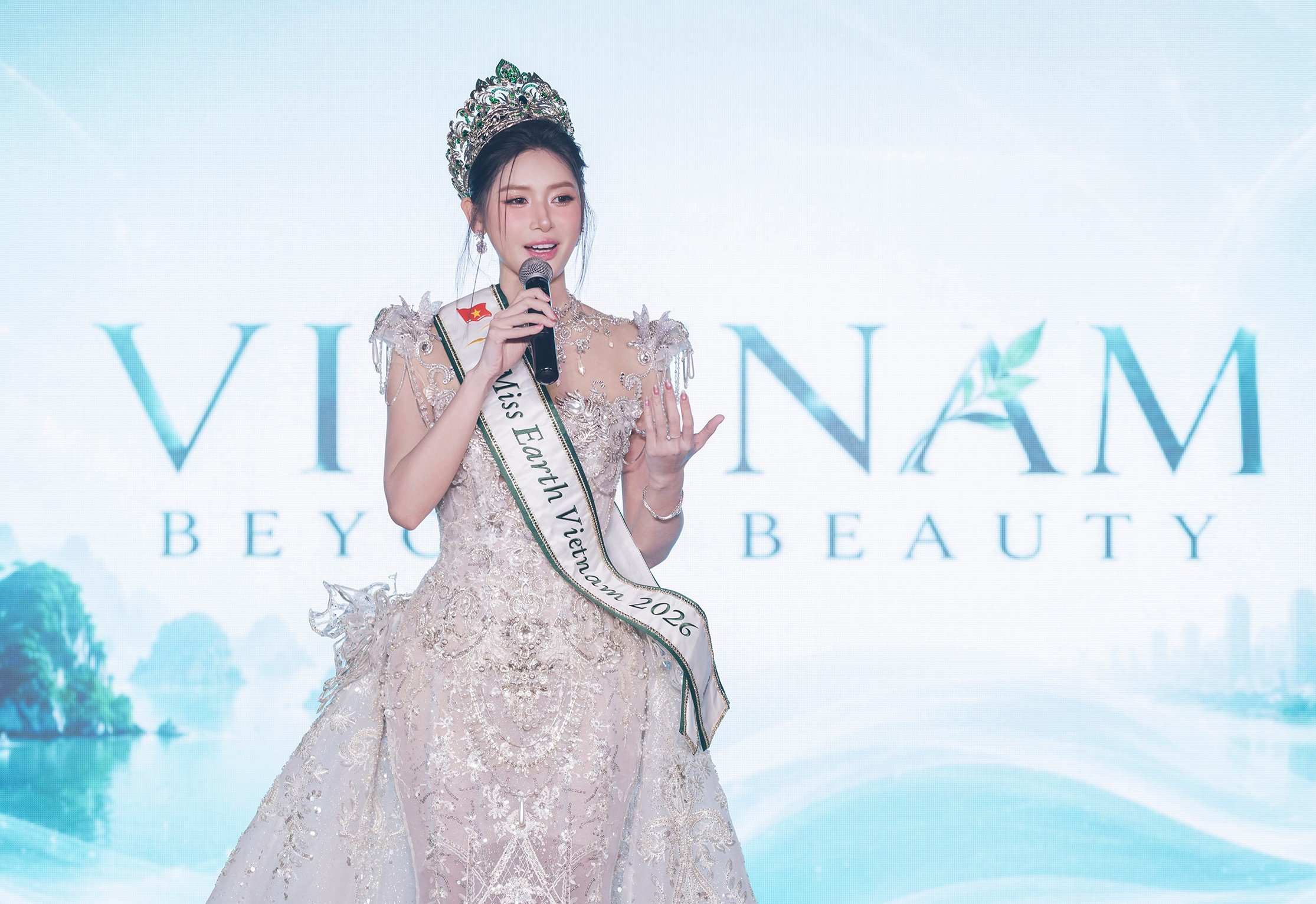 Phạm Hoàng Thu Uyên là đại diện Việt Nam tham dự 'Miss Earth 2026'