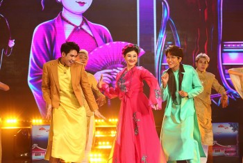 'Nghệ Thuật & Chạm': Tiêu Minh Phụng bắn Rap storytelling, ca vọng cổ hơi dài cùng NSND Quế Trân