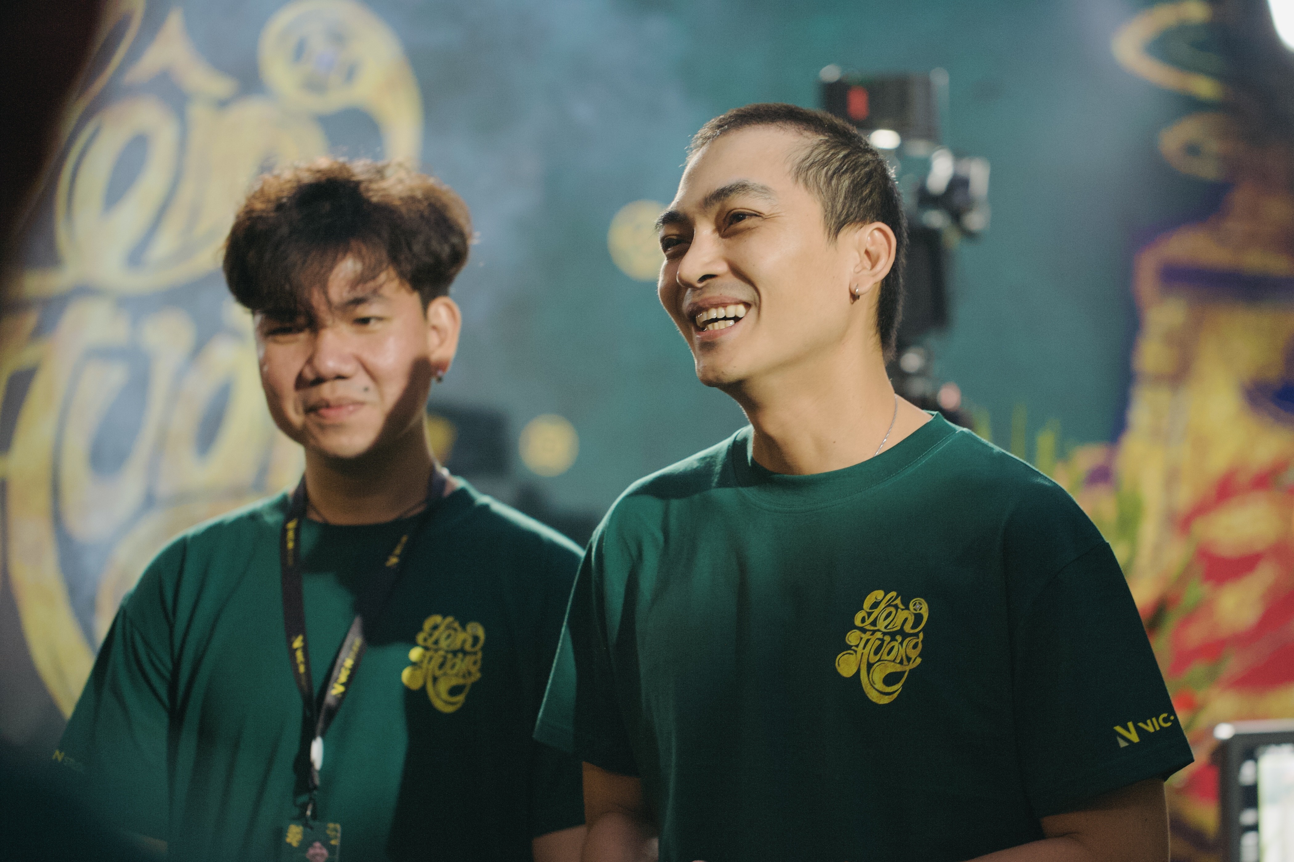 Đạo diễn Khương Ngọc cùng đạo diễn trẻ Tấn Hoàng Thông bấm máy phim điện ảnh 'Lên hương', công bố dàn diễn viên 'khủng'