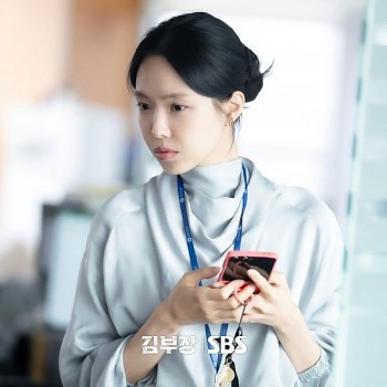 Son Na Eun nhận 'mưa lời khen' nhờ diễn xuất xuất thần trong 'Đặc vụ Kim tái khởi động'