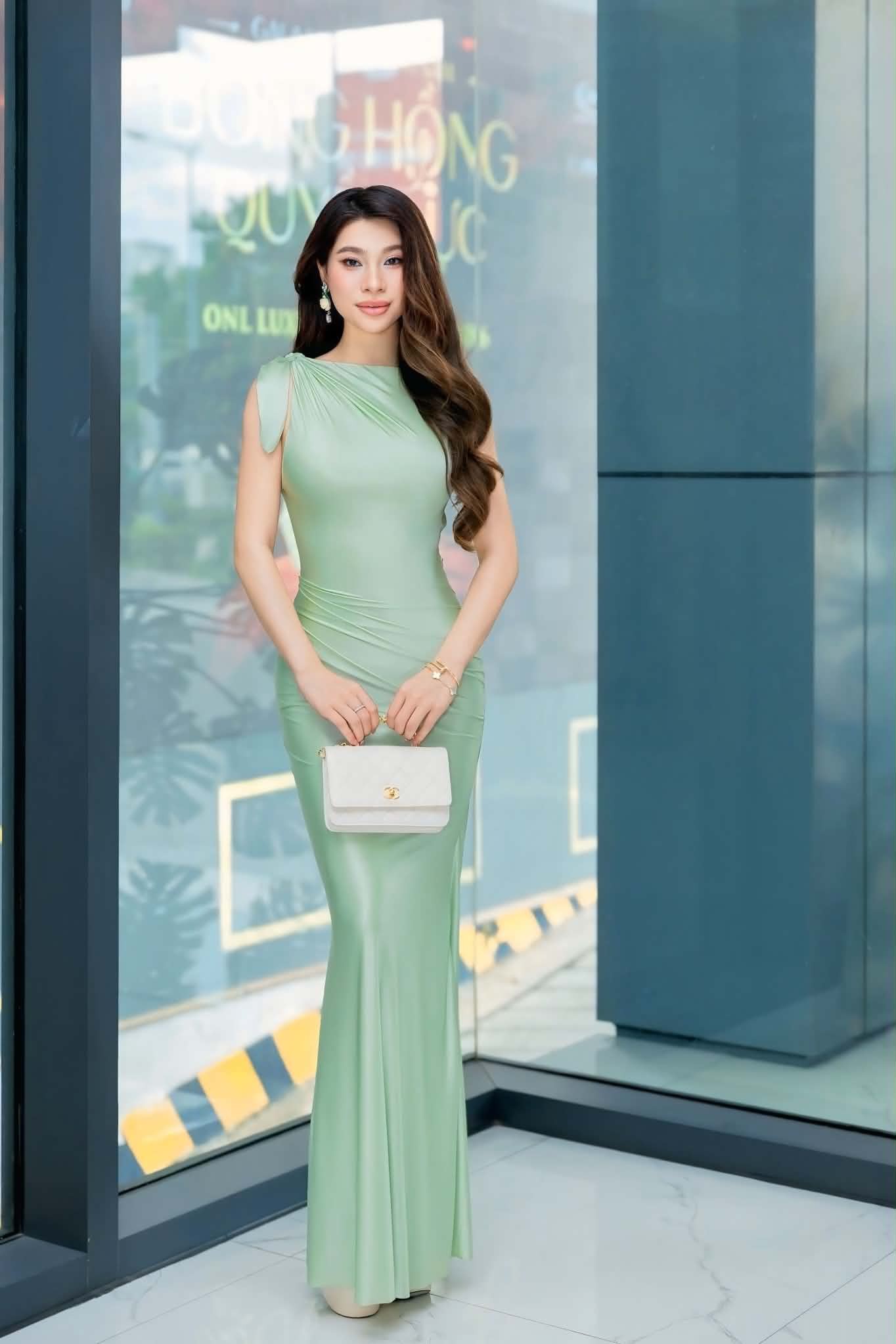 Lý Hương cùng con gái Jessica Lý đẹp kiêu sa trong những chiếc đầm dạ hội khi dự sự kiện