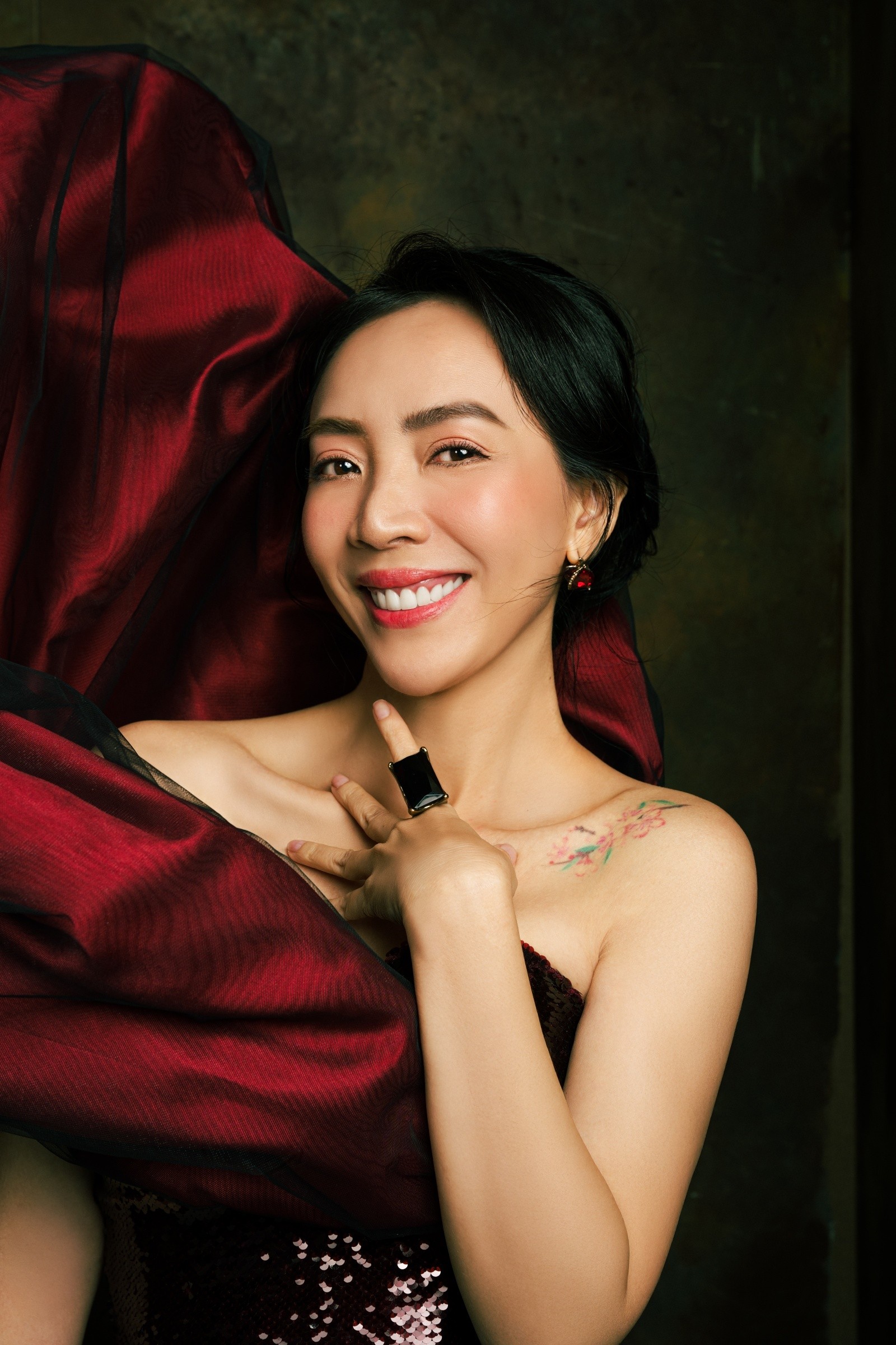 ‘Quý tử vượt giàu': Thu Trang - Tiến Luật sang trọng hết cỡ giữa không gian nghèo nàn