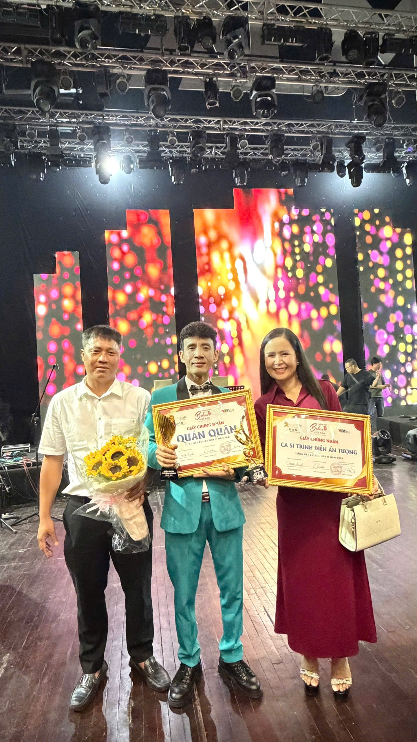 Phạm Công Hoàn - Con trai NNND Vũ Thị Thanh Minh đoạt 2 giải thưởng cao tại đêm Gala vinh danh 'Tiếng hát Bolero Việt Nam 2026'