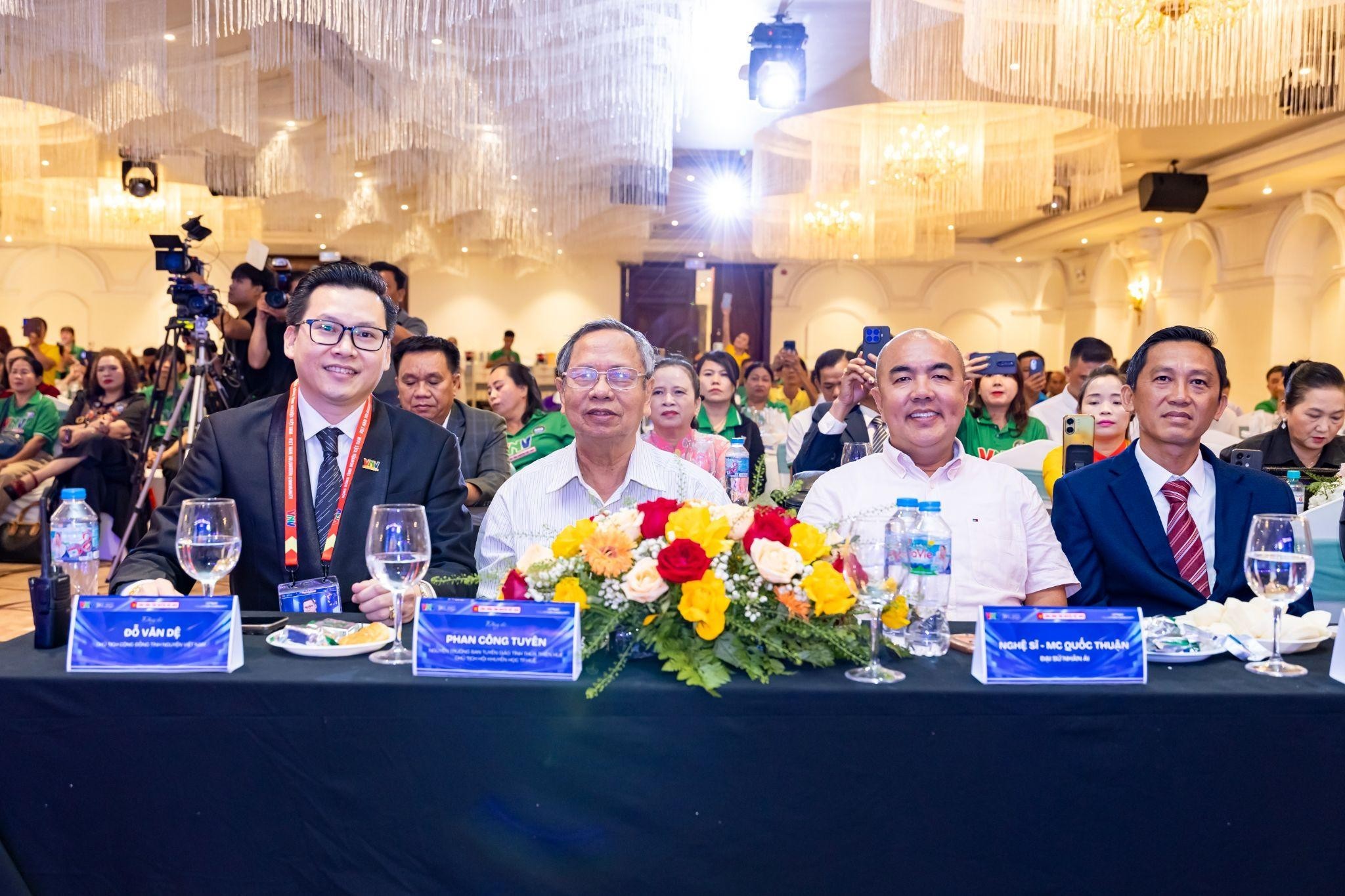 Nghệ sĩ Quốc Thuận được trao tặng danh hiệu Đại sứ Nhân ái Cộng đồng Tình nguyện Việt Nam năm 2026