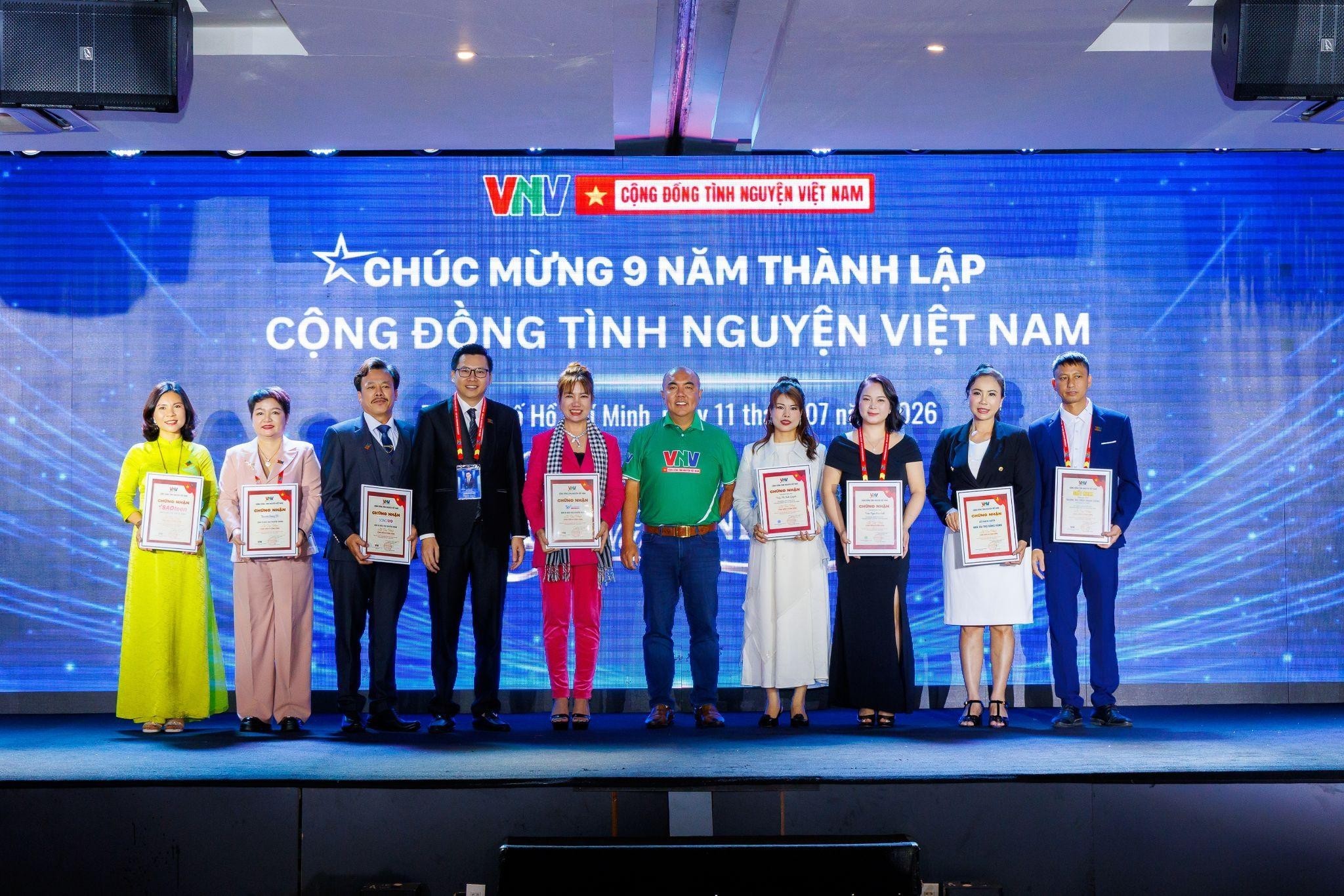 Nghệ sĩ Quốc Thuận được trao tặng danh hiệu Đại sứ Nhân ái Cộng đồng Tình nguyện Việt Nam năm 2026