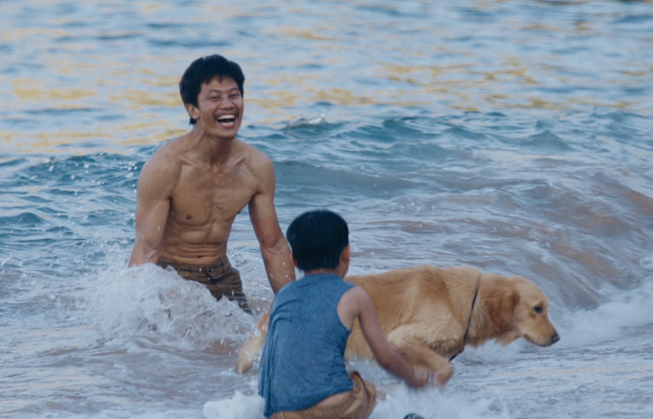 'Chuyến đi nhớ đời' hé lộ gia đình đặc biệt: Một cha, một con và một chú chó