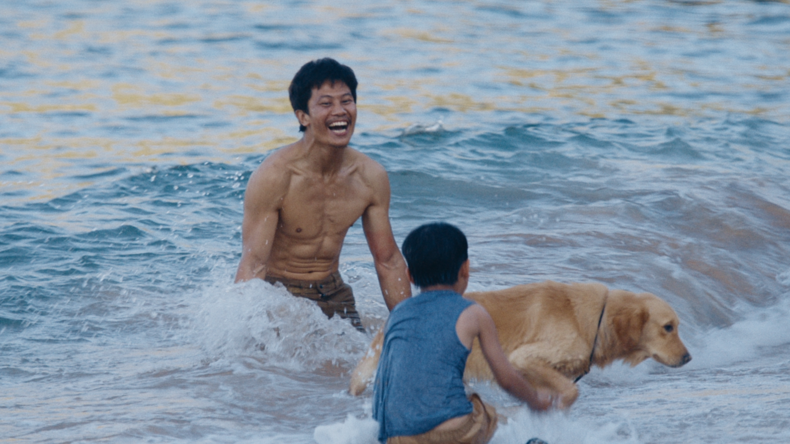 'Chuyến đi nhớ đời' hé lộ gia đình đặc biệt: Một cha, một con và một chú chó