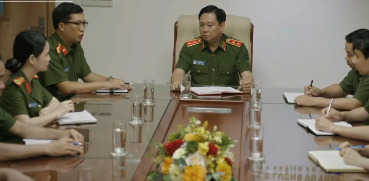 'Lửa trắng' tập 9: Công an đứng trước quyết định bắt Lê Trường, nguy hiểm bủa vây lực lượng nằm vùng