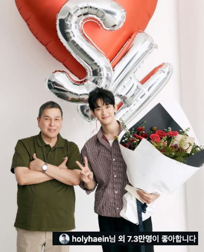 Jung Hae In hết mình ủng hộ sự trở lại của Kim Soo Hyun