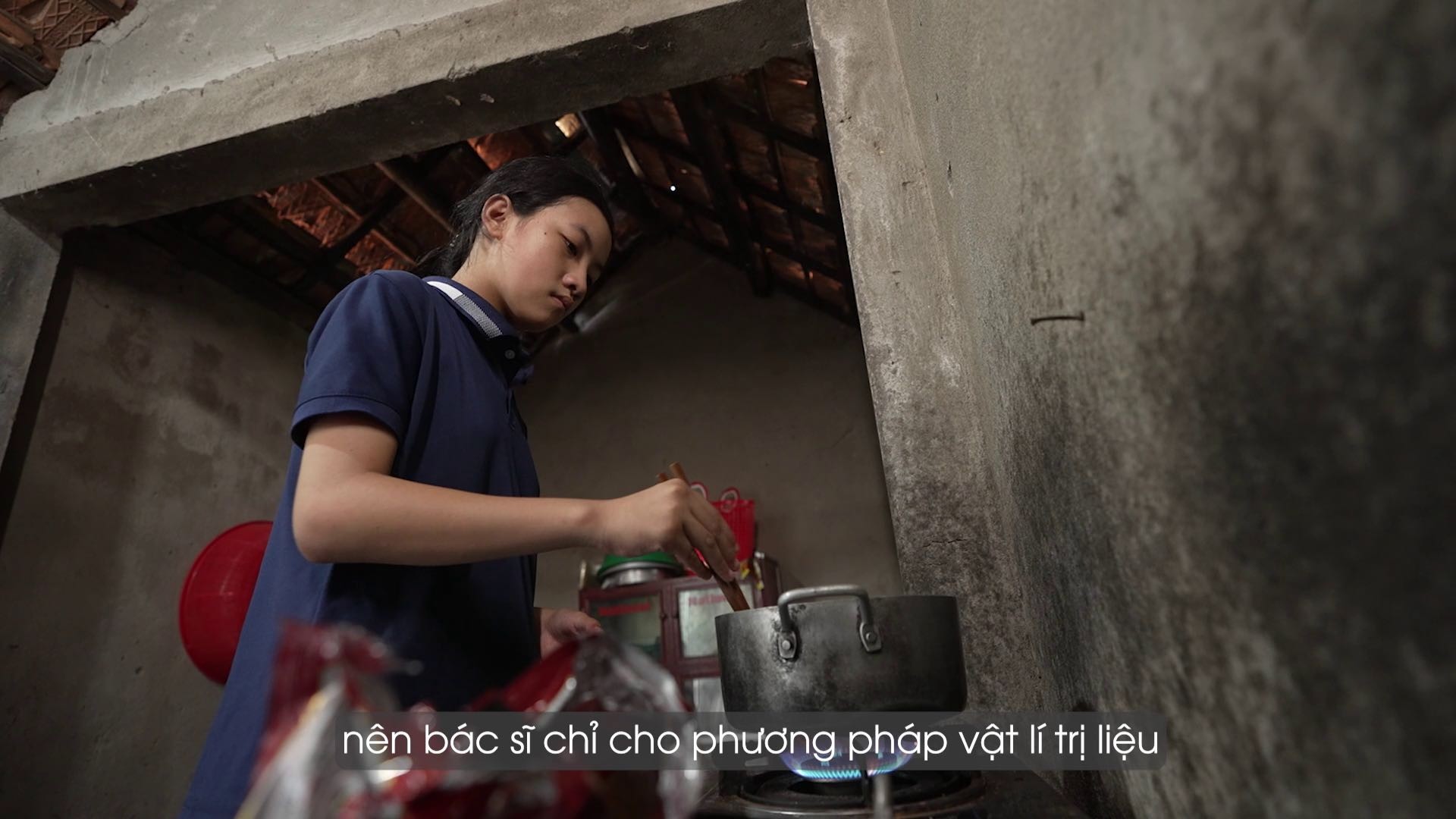 'Mái ấm gia đình Việt': Ốc Thanh Vân, Quế Ngọc Hải và Á hậu Châu Anh xúc động trước nghị lực của bé gái mắc dị tật bẩm sinh