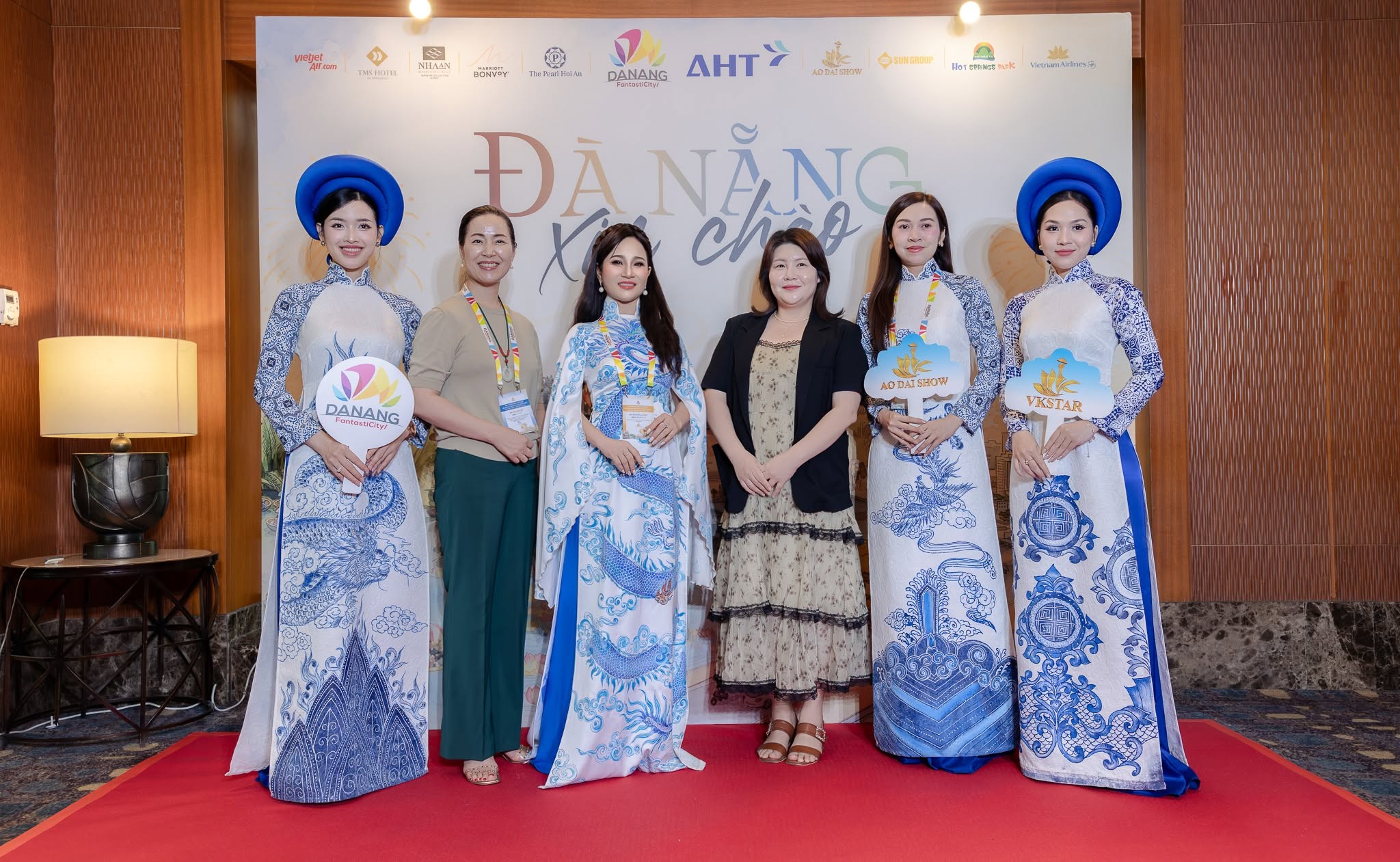 Phó Chủ tịch Hiệp hội Văn hoá Áo dài Việt Nam – NTK Nguyễn Lan Vy với hành trình di sản được tiếp nối từ tà áo dài