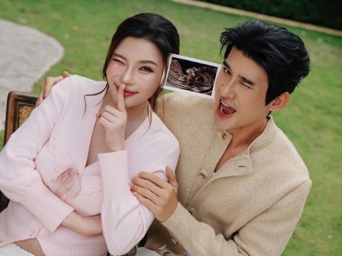 Lương Thế Thành - Thúy Diễm chuẩn bị đón con gái sau 8 năm