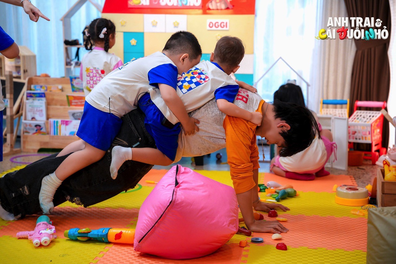 'Anh trai và cái đuôi nhỏ' sắp có 'ngày hội đa văn hóa'