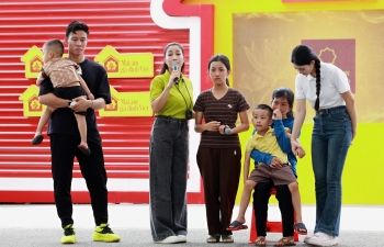Ốc Thanh Vân, Thành Đạt, Trương Quỳnh Anh xúc động khi trở lại 'Mái ấm gia đình Việt'