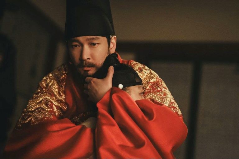 'The East Palace' của Nam Joo Hyuk lên sóng, nữ chính trở thành tâm điểm tranh cãi