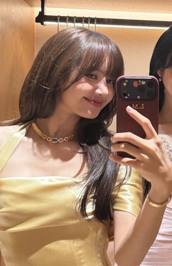 Động thái mới của Lisa (BlackPink) làm dấy lên nghi vấn chia tay bạn trai tài phiệt