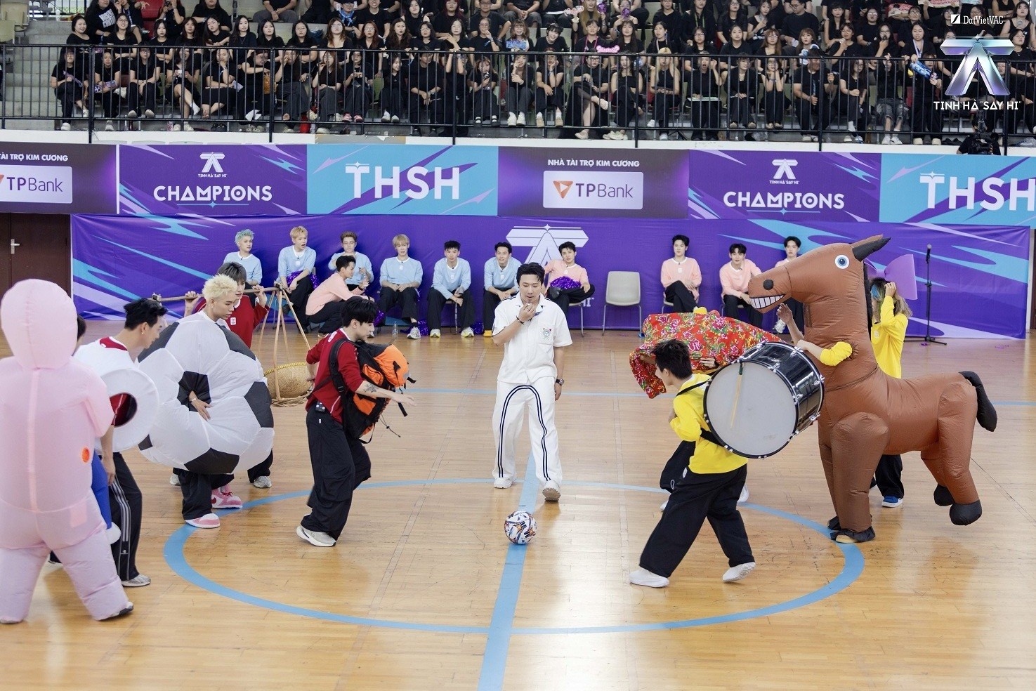 'Tinh hà 'Say Hi' gây choáng với dàn nghệ sĩ quốc tế, màn kết hợp Đông - Tây hứa hẹn tạo hit mới